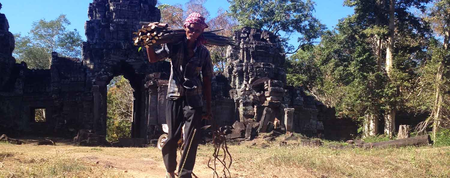 Old man carrying wood infront of Preah Khan temple