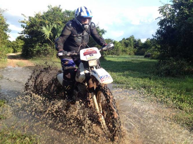 dirt-bike-tours-cambodia-mudholer