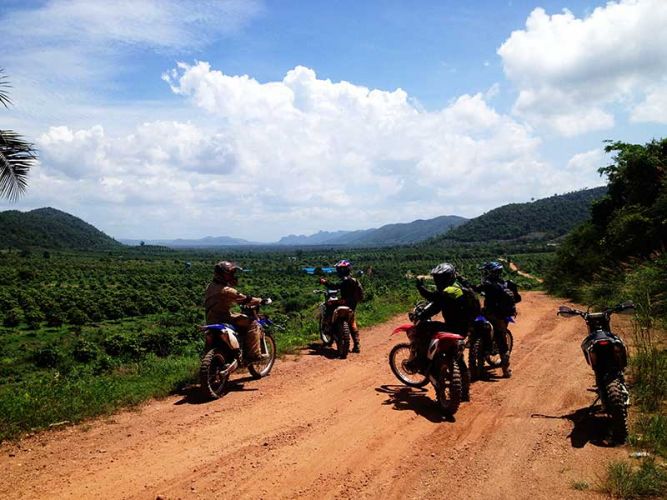 dirt-bike-tours-cambodia-phnom-voar-pepper