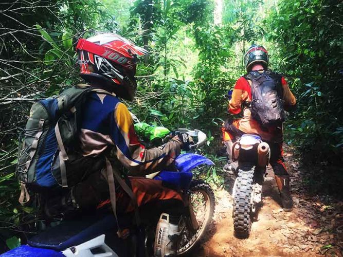 dirt-bike-tours-cambodia-kulen-wait